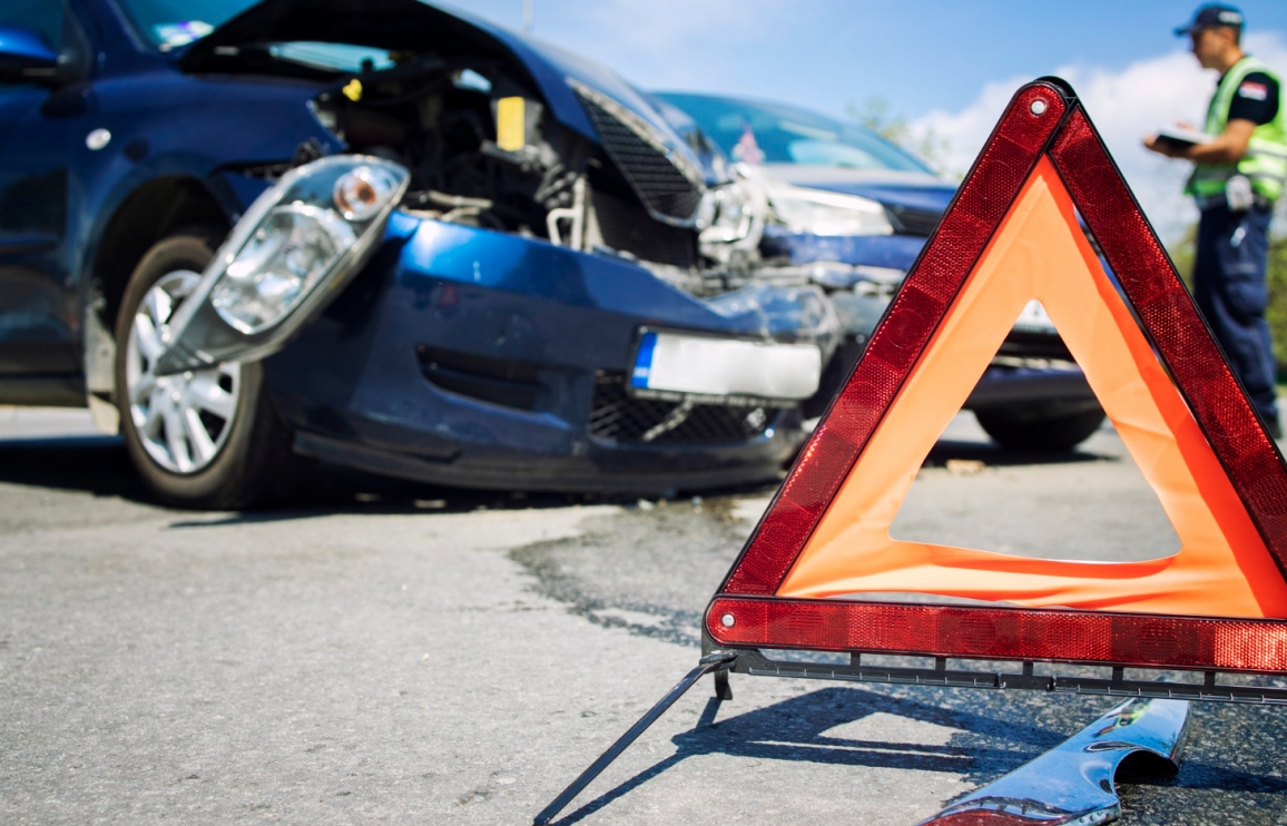 Wypadek na drodze w Kołaczkowie: pieszy potrącony przez ciągnik rolniczy