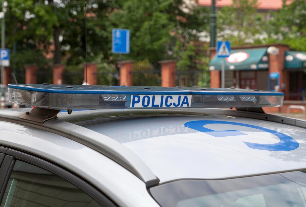 Poszukiwany przez prawo 49-latek sam zadzwonił na policję i oddał się w ręce stróżów prawa