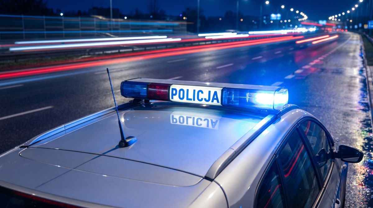 Paliwo przed komendą w Ciechanowie: Policja błyskawicznie zatrzymała 78-latka